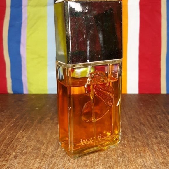 White shoulders‎ - Picture 3 of 3